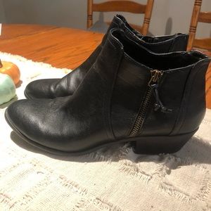 Cute black leather booties!